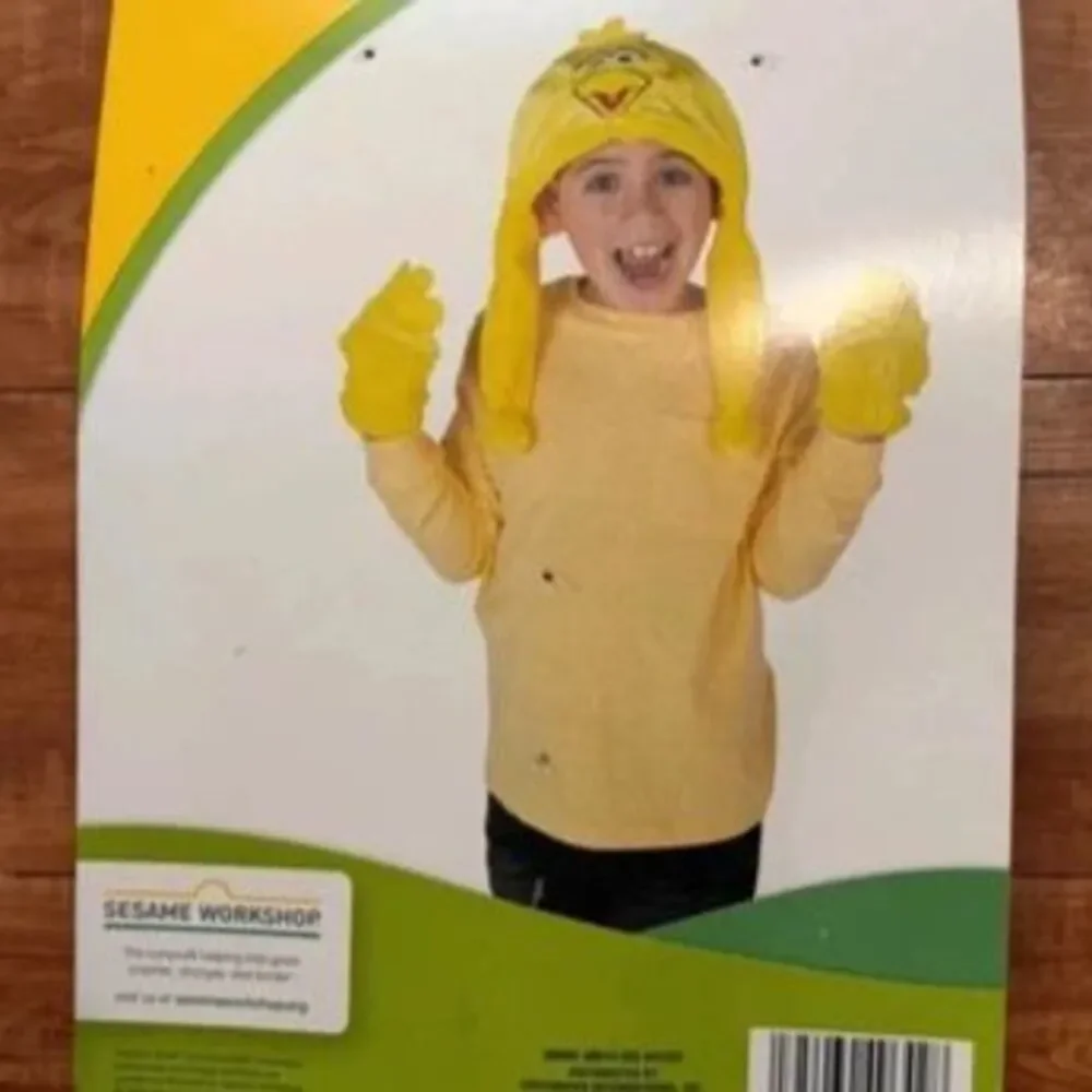 Big Bird hat and gloves